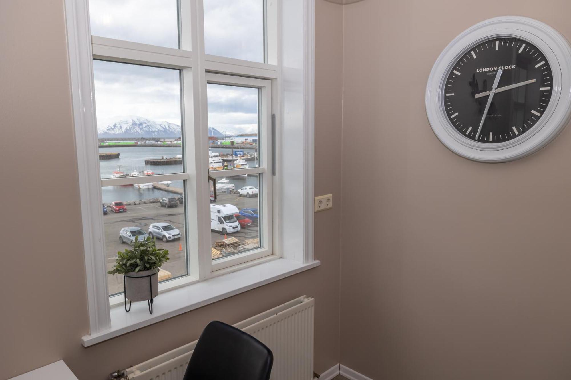 Bjarnabúð Apartment Husavik Bagian luar foto