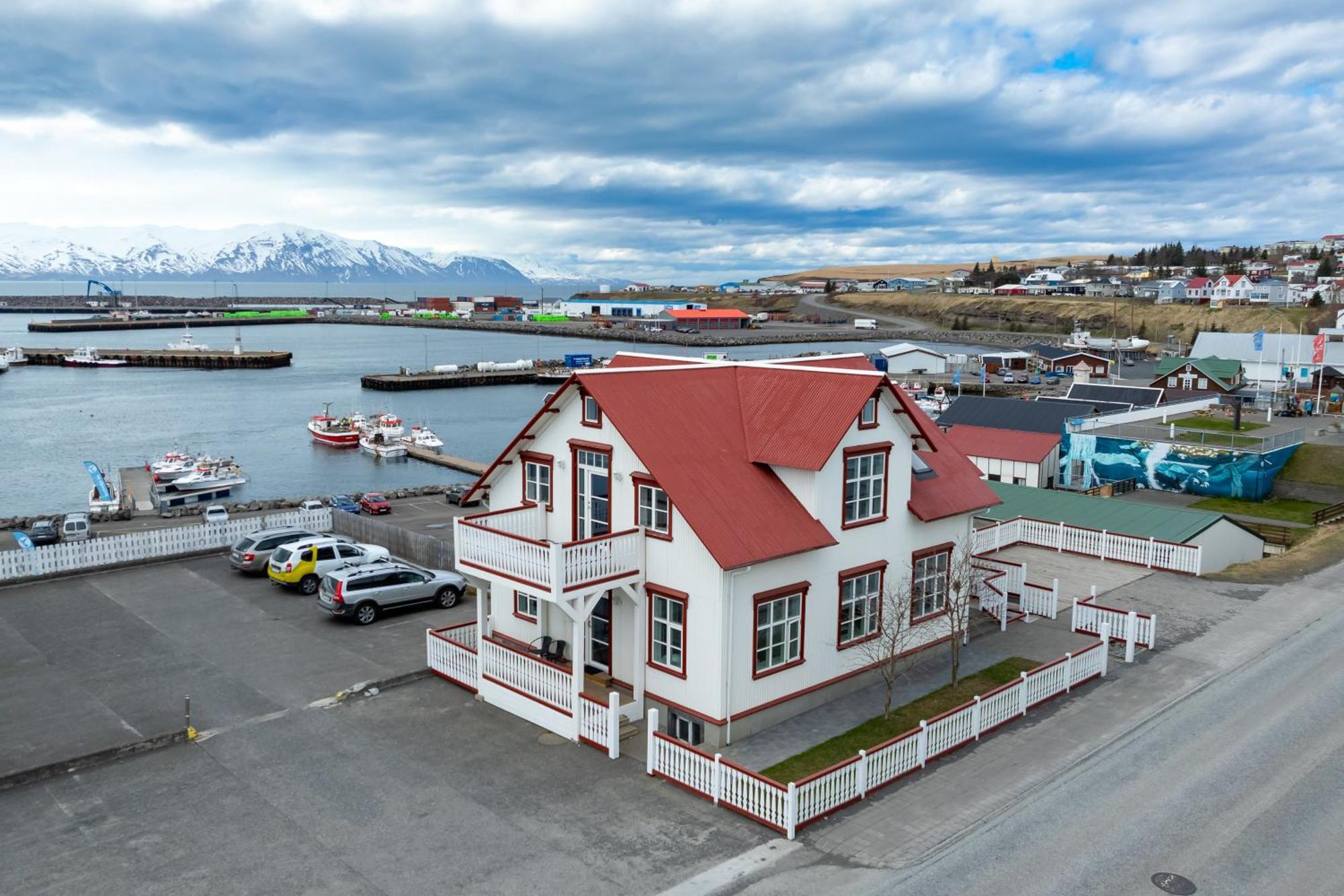 Bjarnabúð Apartment Husavik Bagian luar foto