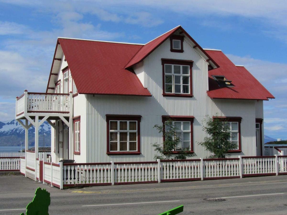 Bjarnabúð Apartment Husavik Bagian luar foto
